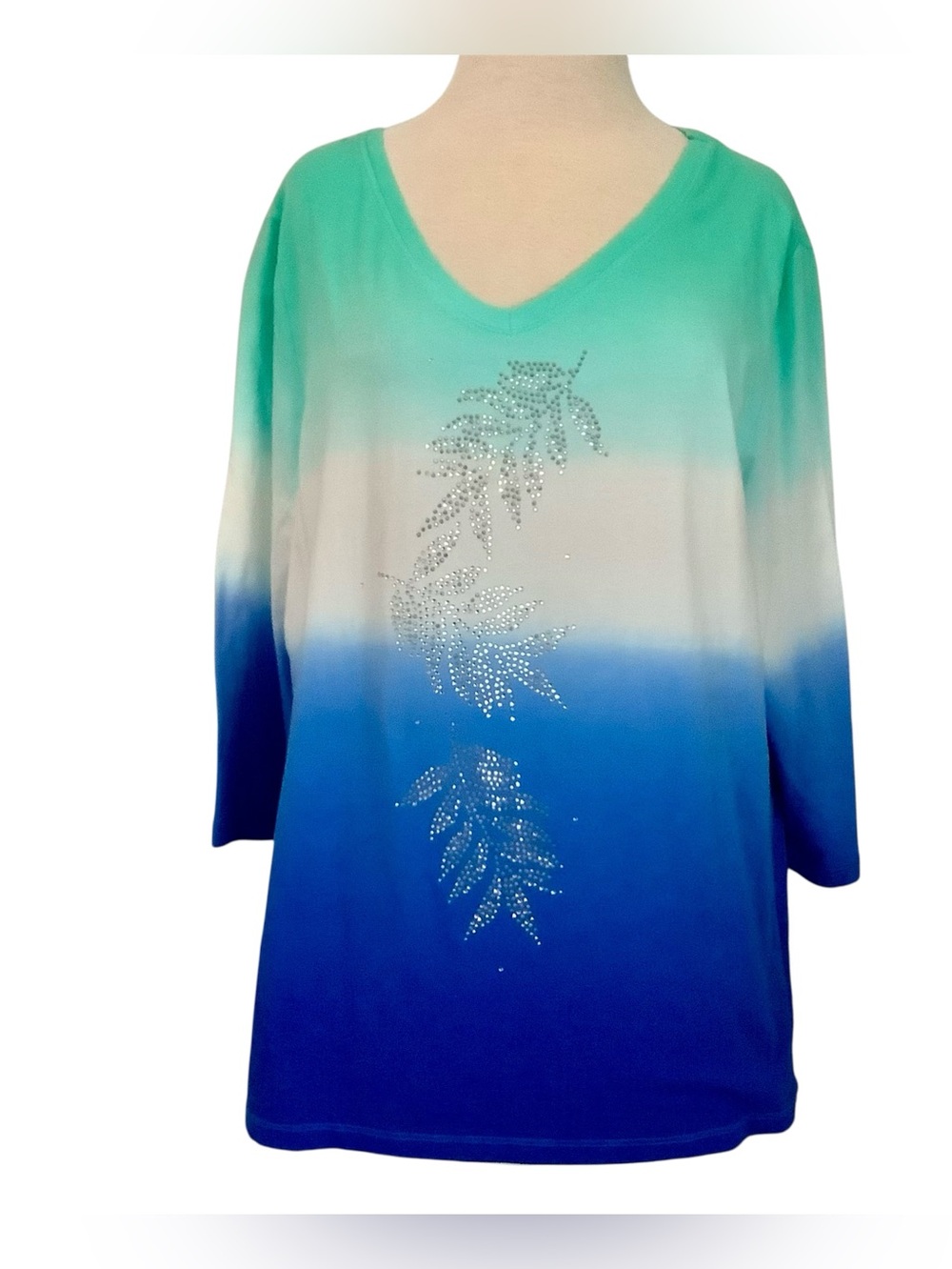 NWOT Onique Casuals Teal-White-BlV-Neck Tunic with Rhinestone Leaf Accent